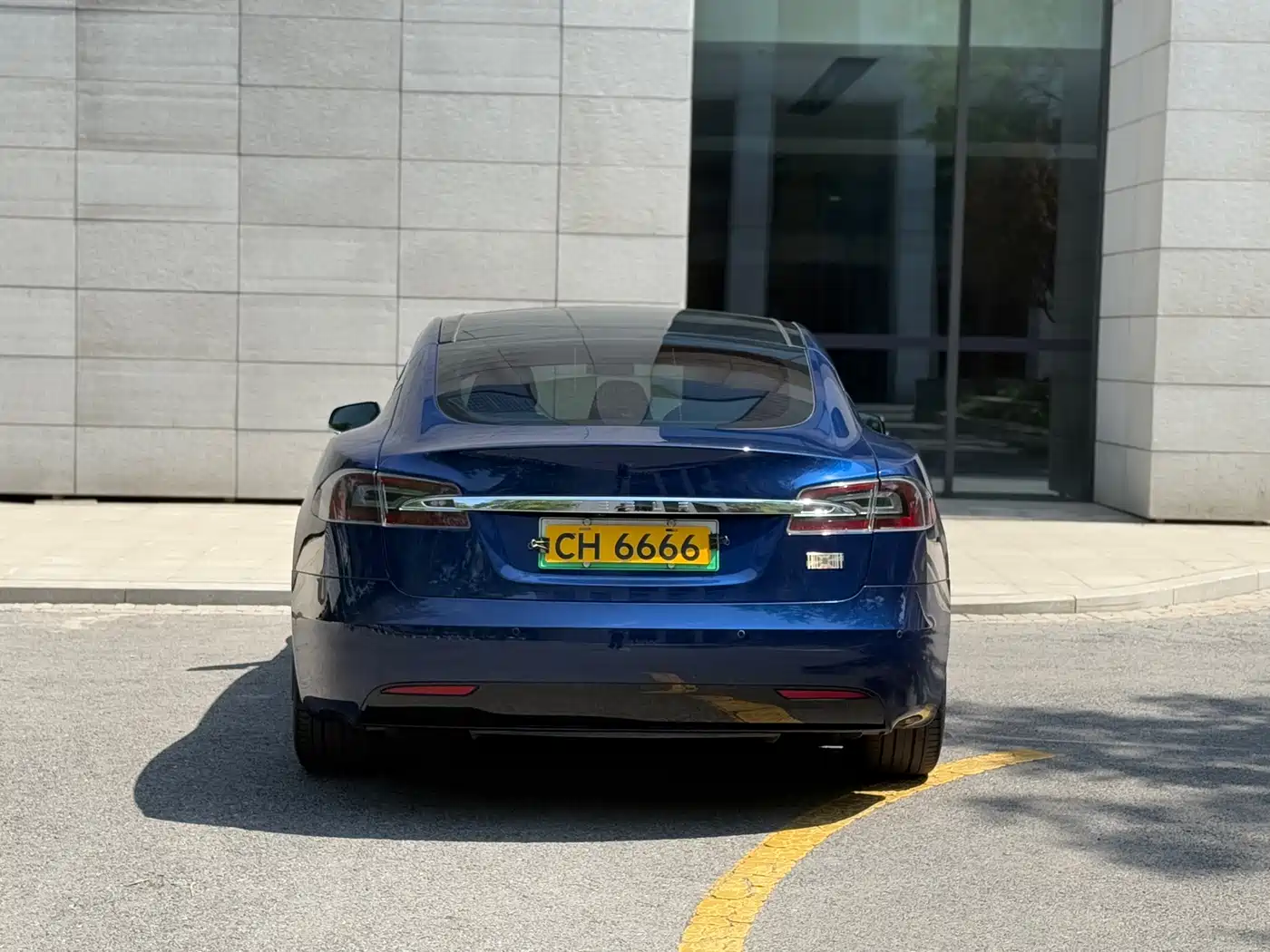 TESLA MODEL S