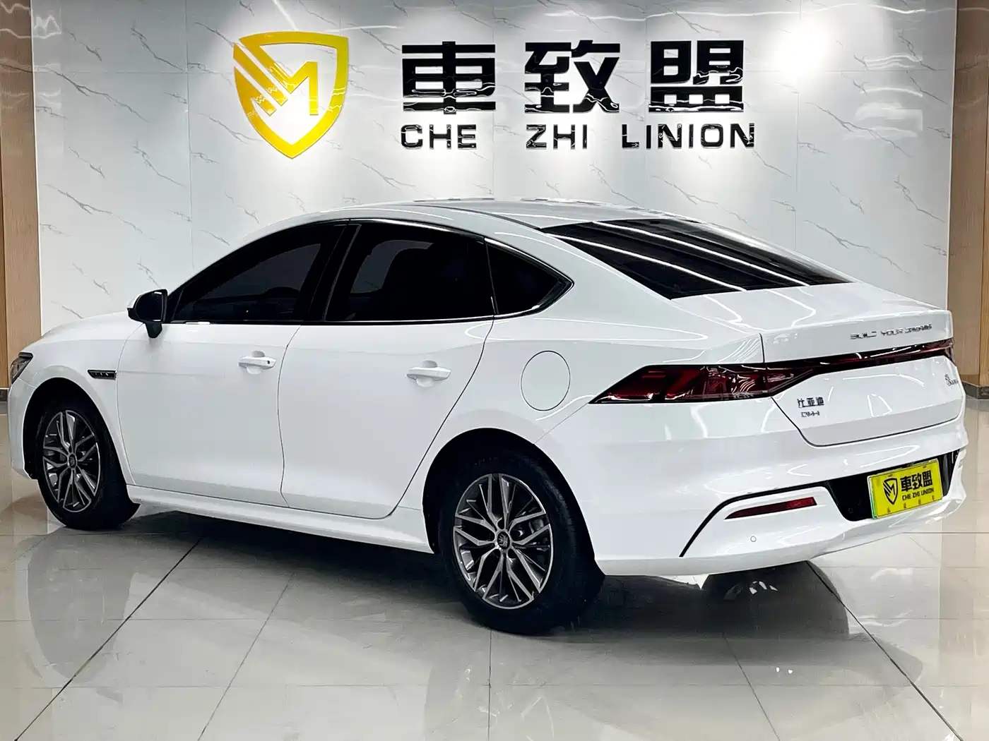 BYD Qin PLUS 2023 Champion Edition DM-i 120KM Leading Type фото 4