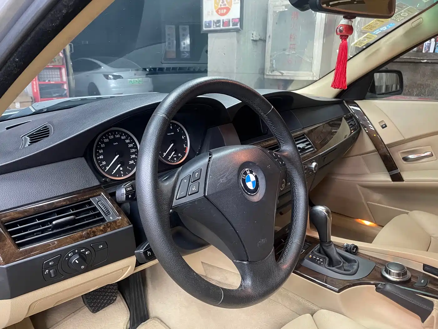 BMW 5 Series 2006 530i фото 8