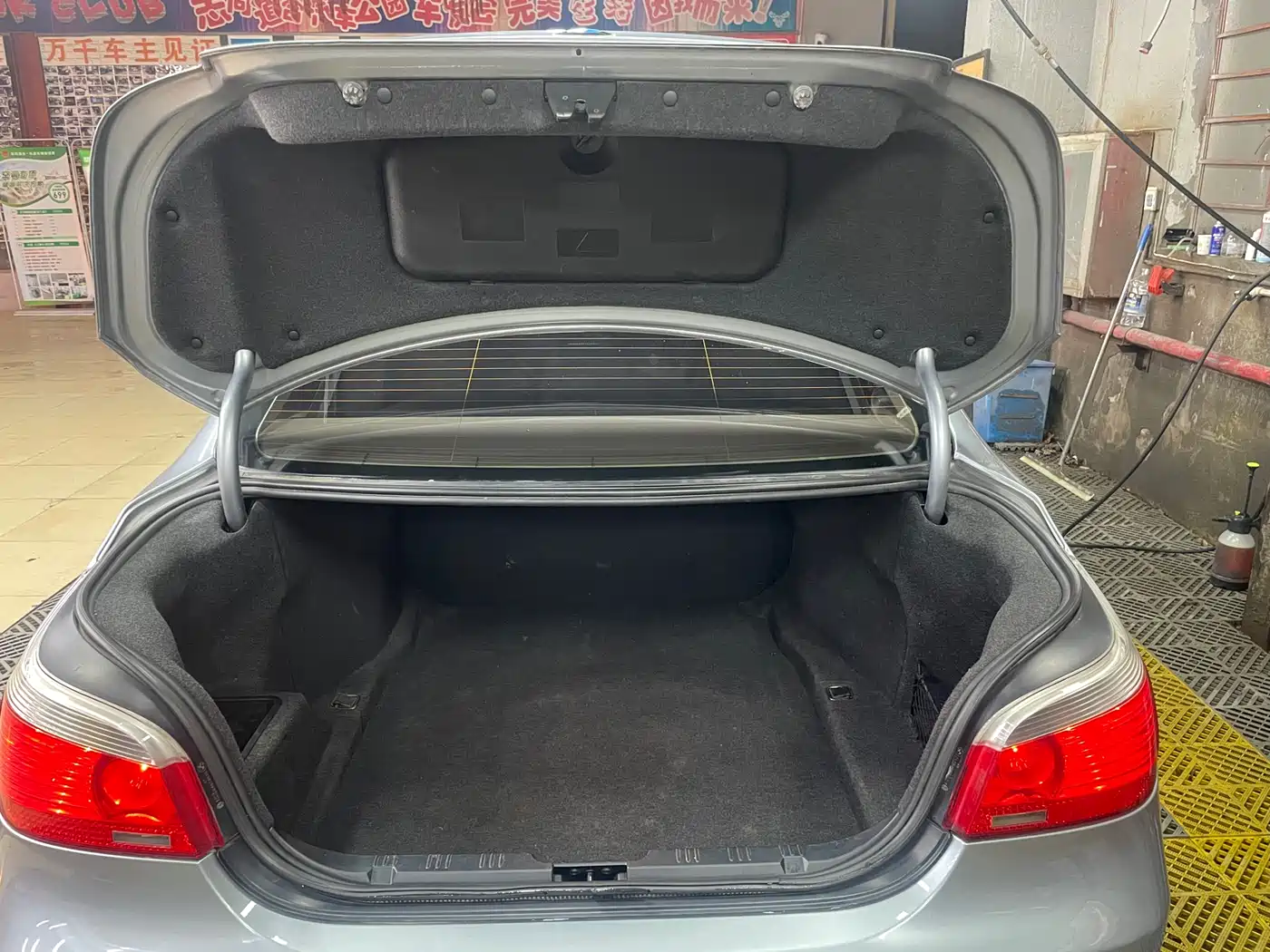 BMW 5 Series 2006 530i фото 25