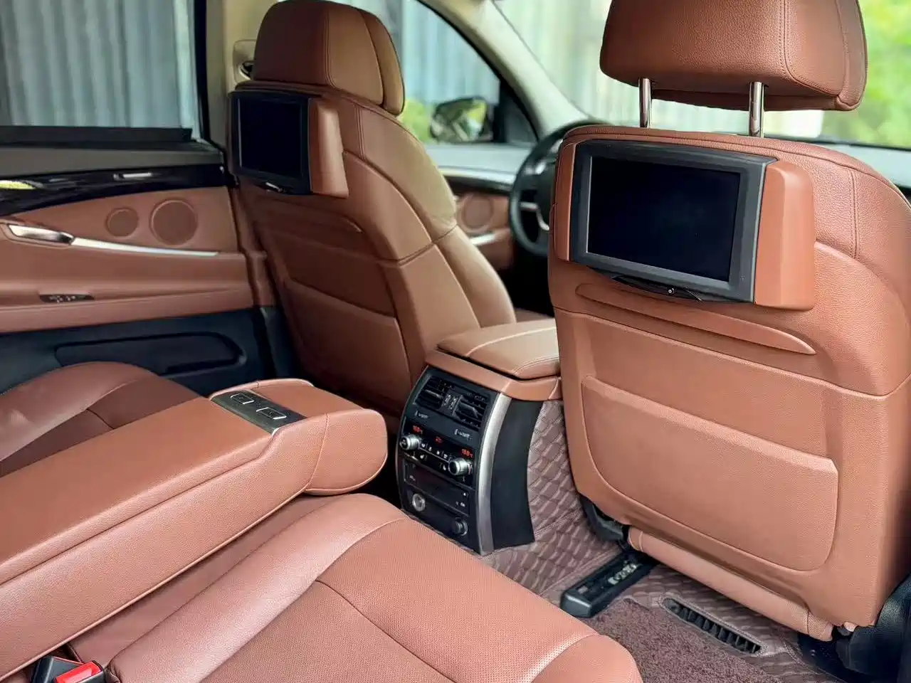 BMW 5 Series GT 2013 535i xDrive Luxury фото 9