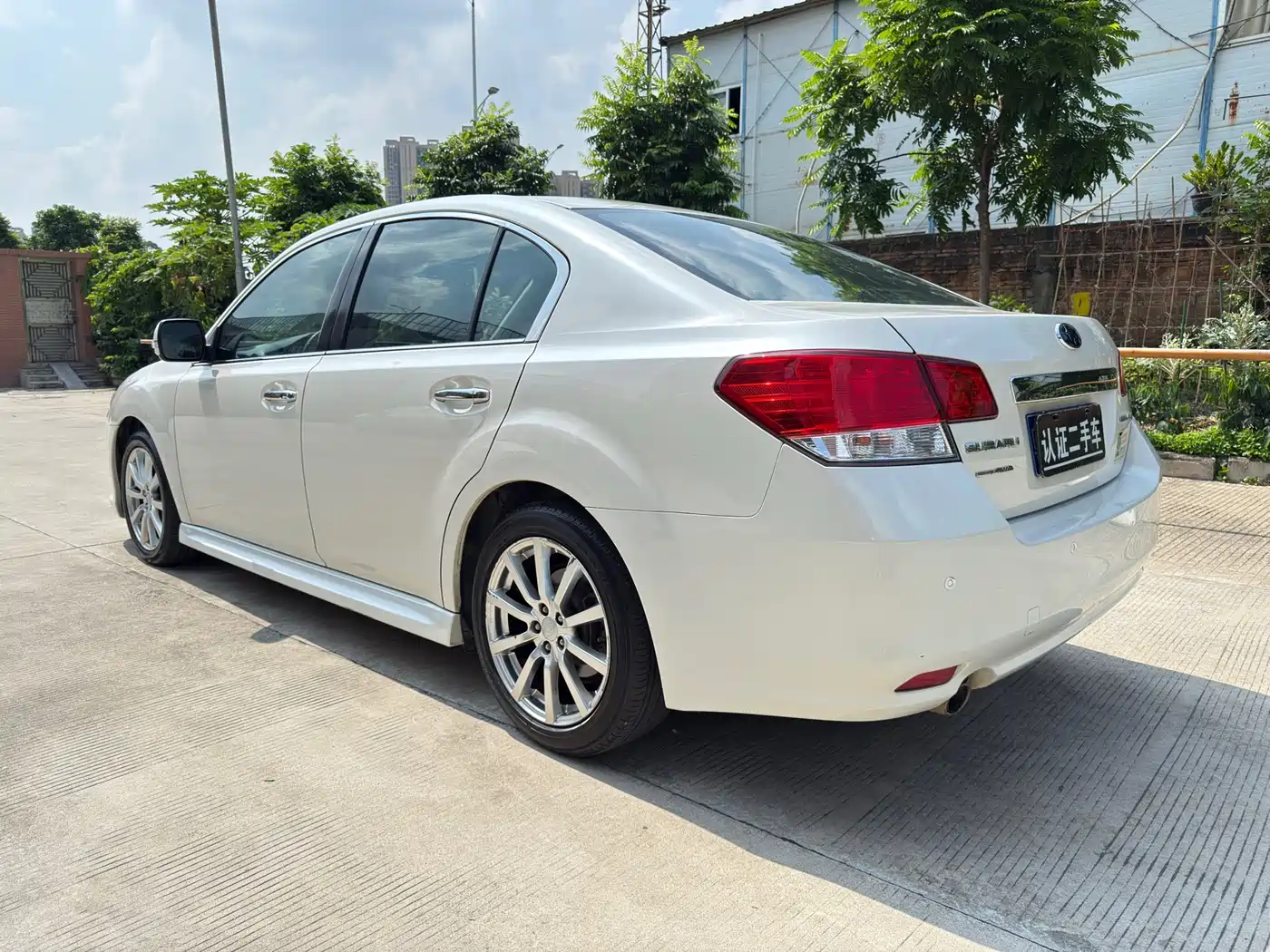 Subaru Legacy 2010 Model 2.5i Luxury Edition фото 9