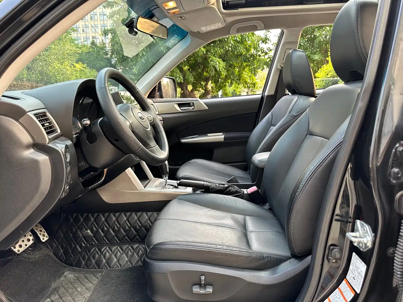 Subaru Forester 2010 2.5XT Automatic Luxury Edition фото 16