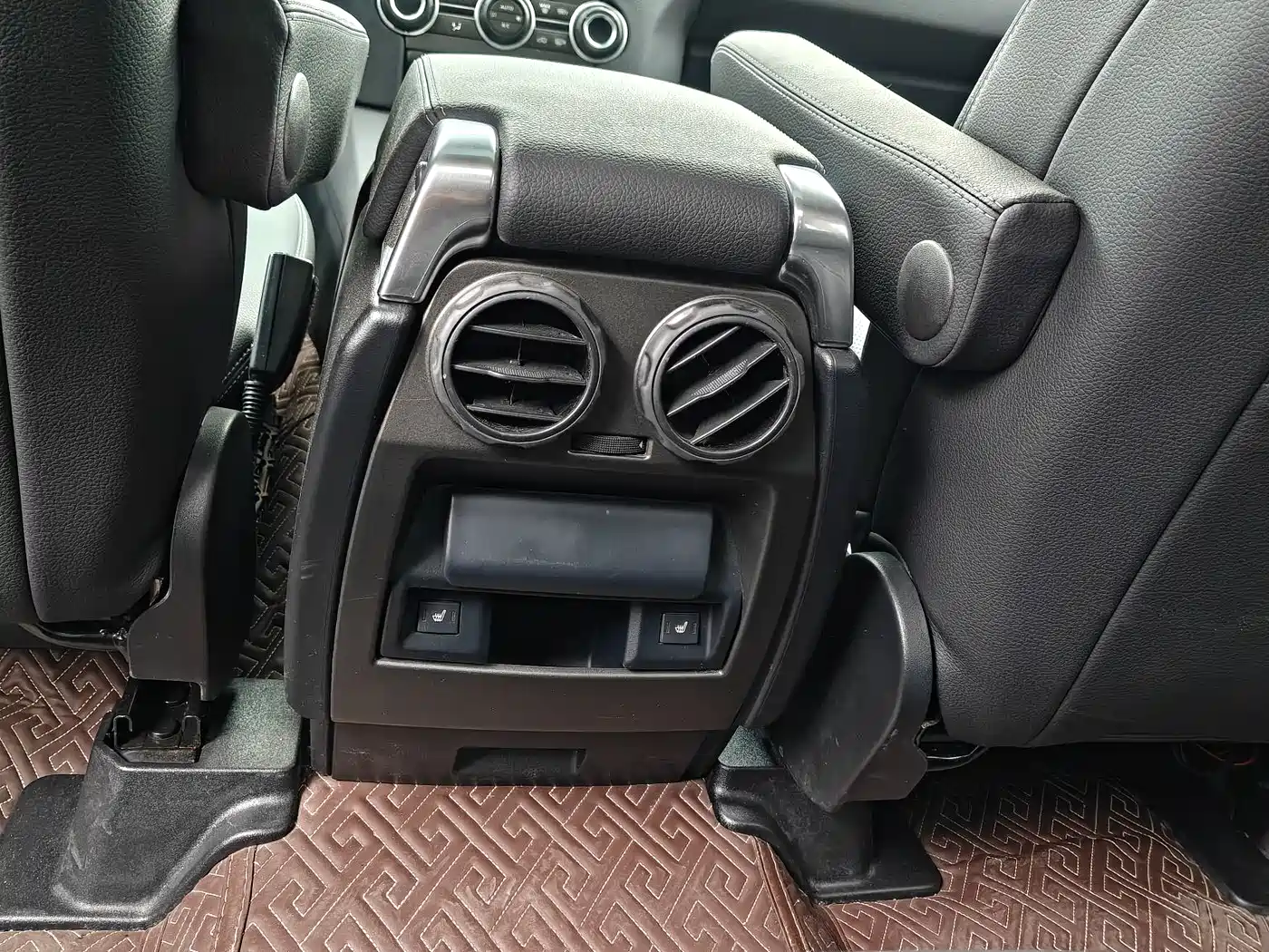 Land Rover Discovery 2015 3.0 SC V6 SE фото 11