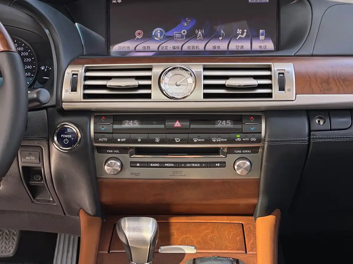 Lexus LS 2014 600hL фото 34