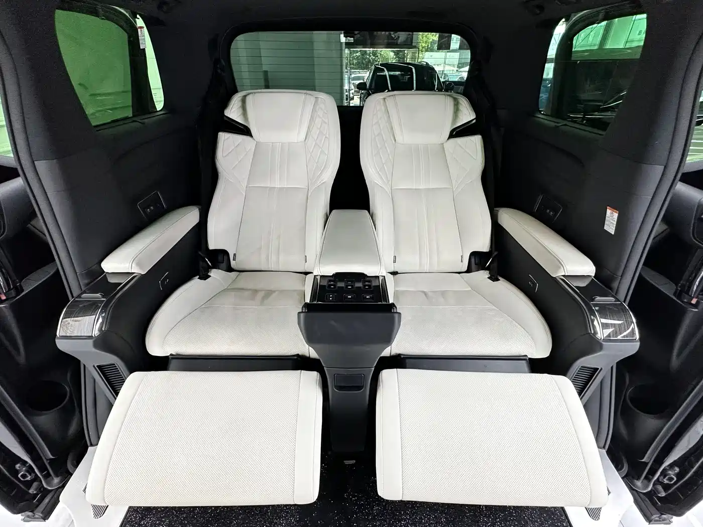 Lexus LM 2021 2020 300h 4-Seat Imperial Edition