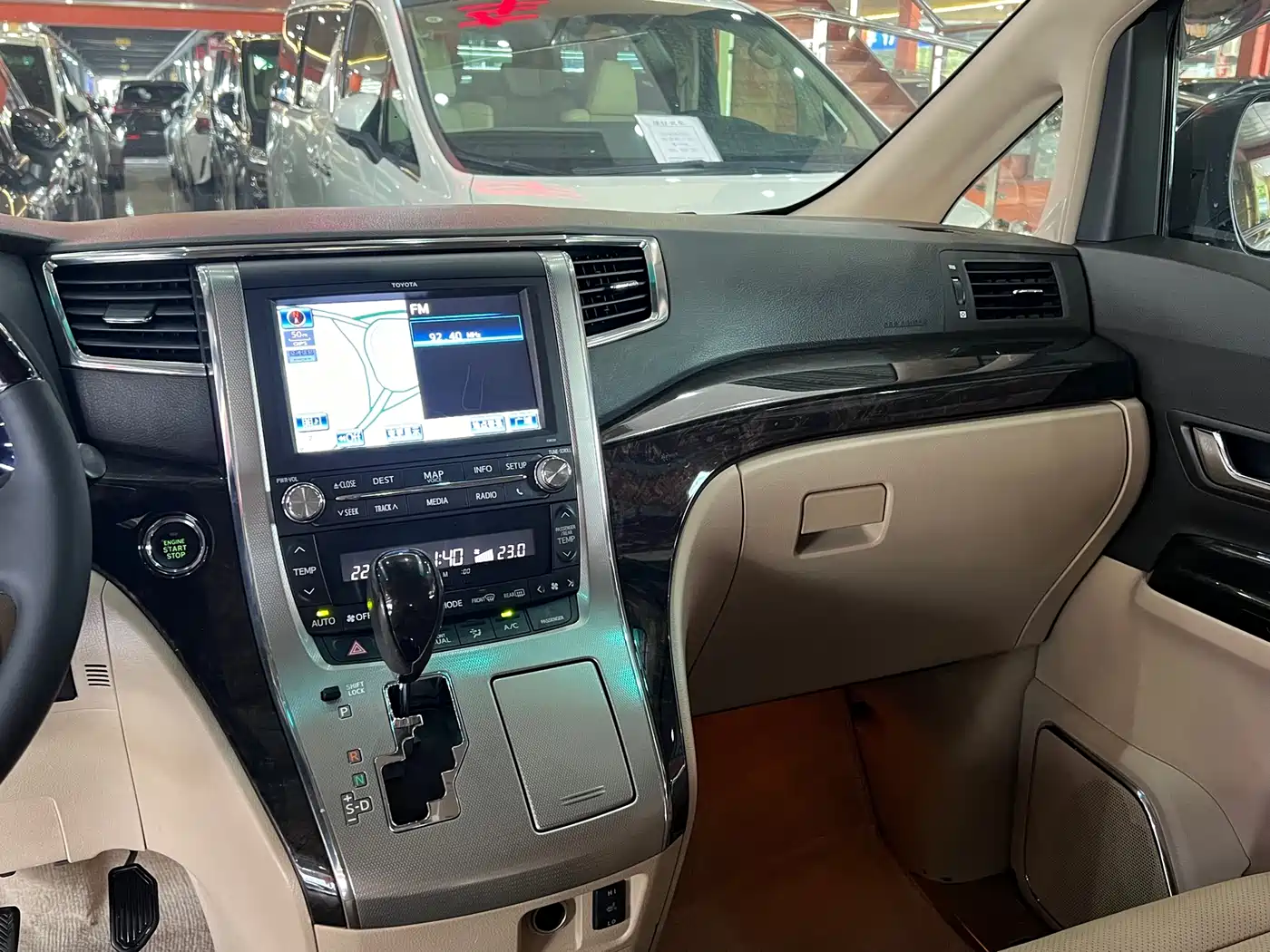 Toyota Alphard 2012 3.5L Luxury Edition фото 12