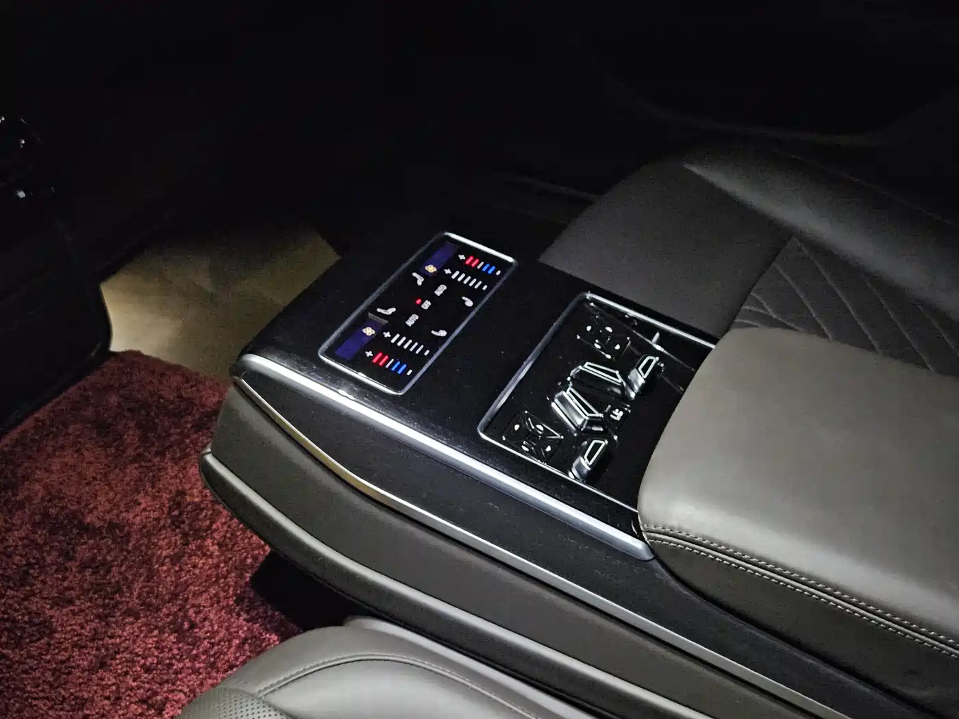 Audi A8 2022 A8L 50 TFSI quattro Comfort Collector's Edition фото 16