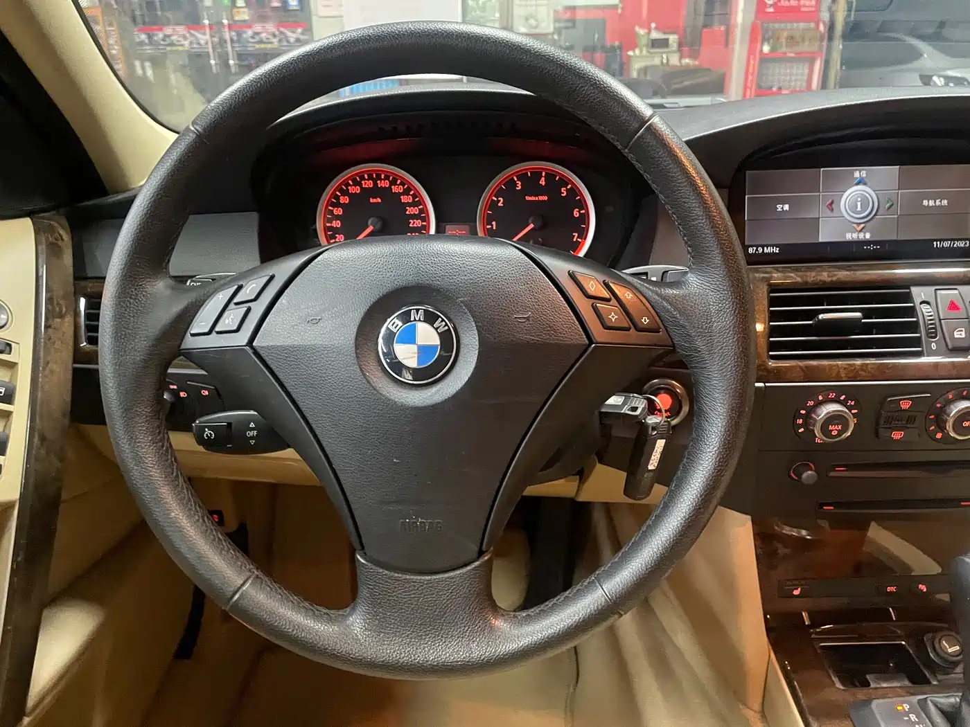 BMW 5 Series 2006 530i фото 11