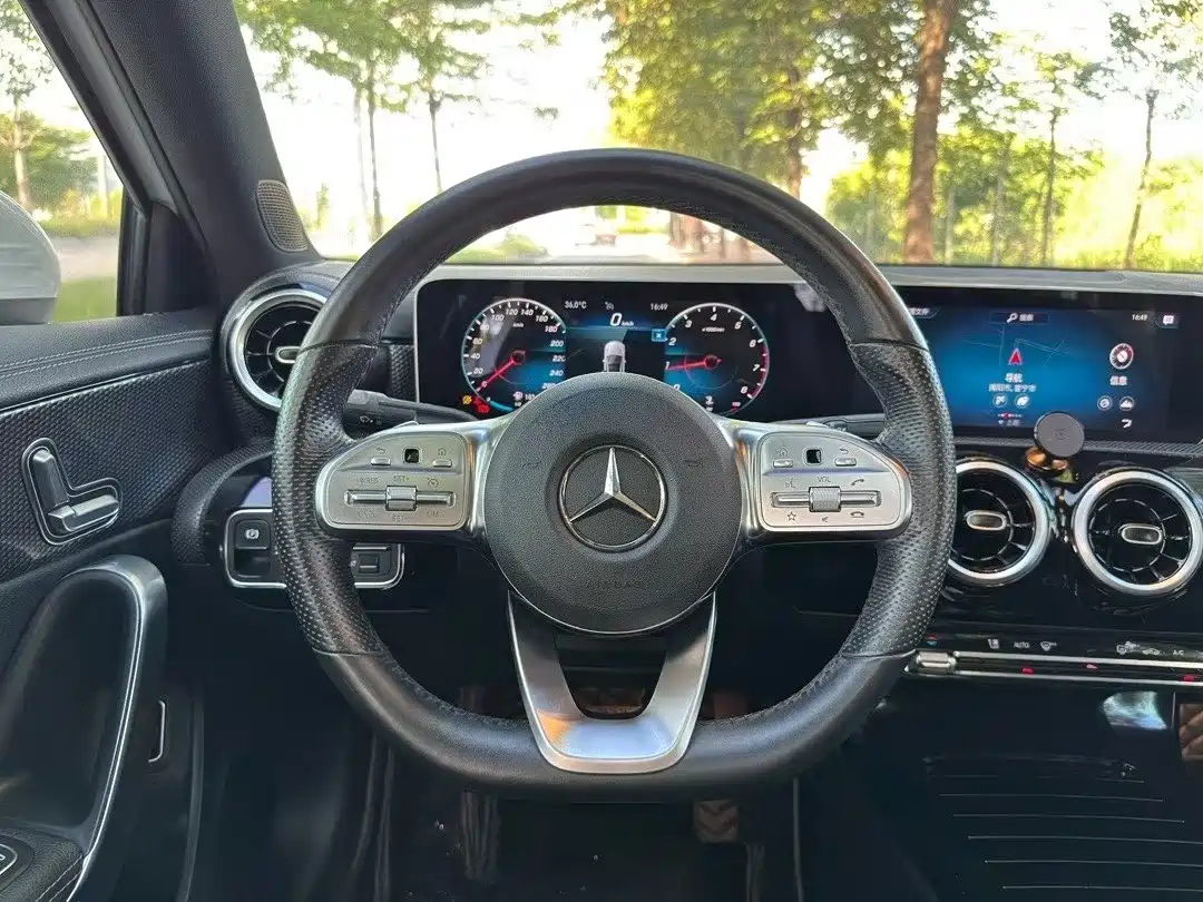 Mercedes-Benz A-Class 2019 A 200 L Sport Sedan фото 5