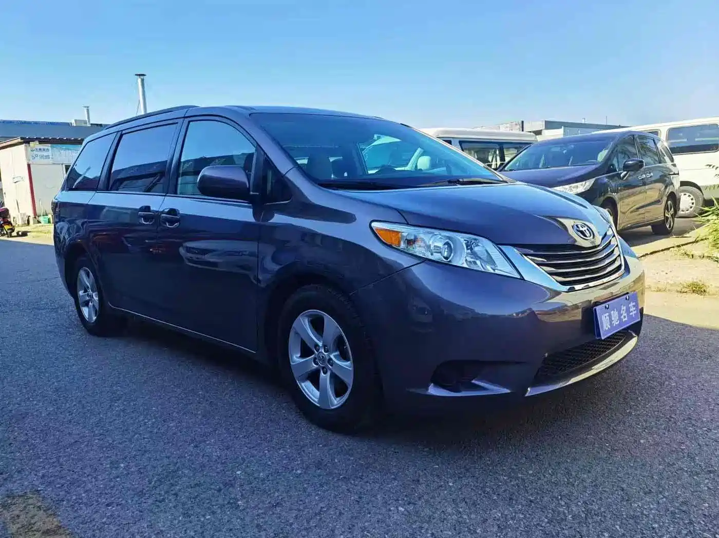 Toyota Sienna 2015 3.5L 2WD LE фото 3