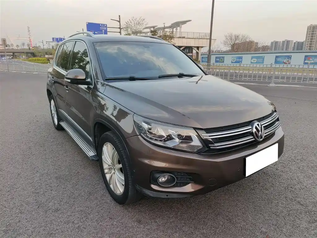 Volkswagen Tiguan 2015 2.0TSI Comfort Edition фото 3