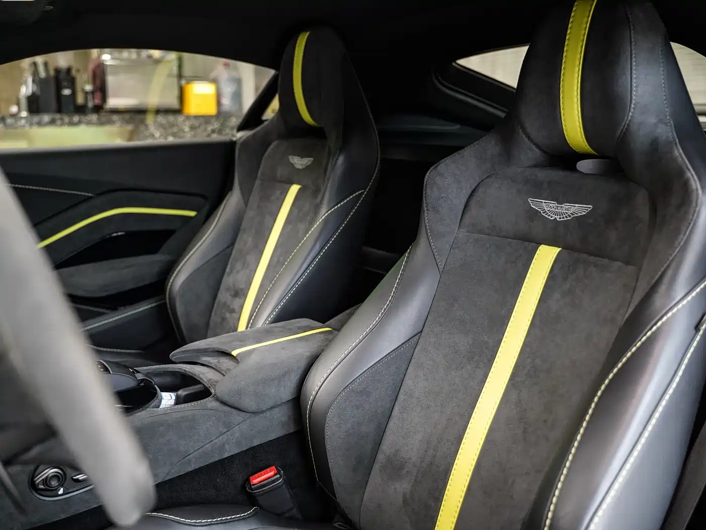 Aston Martin V8 Vantage 2022 4.0T V8 F1 Edition Coupe фото 8