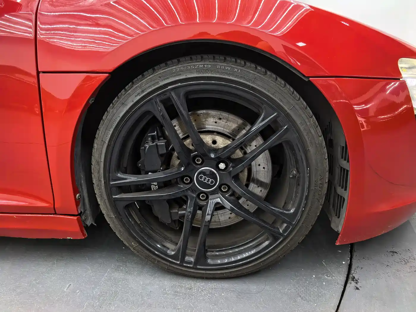 Audi R8 2010 5.2 FSI quattro фото 13