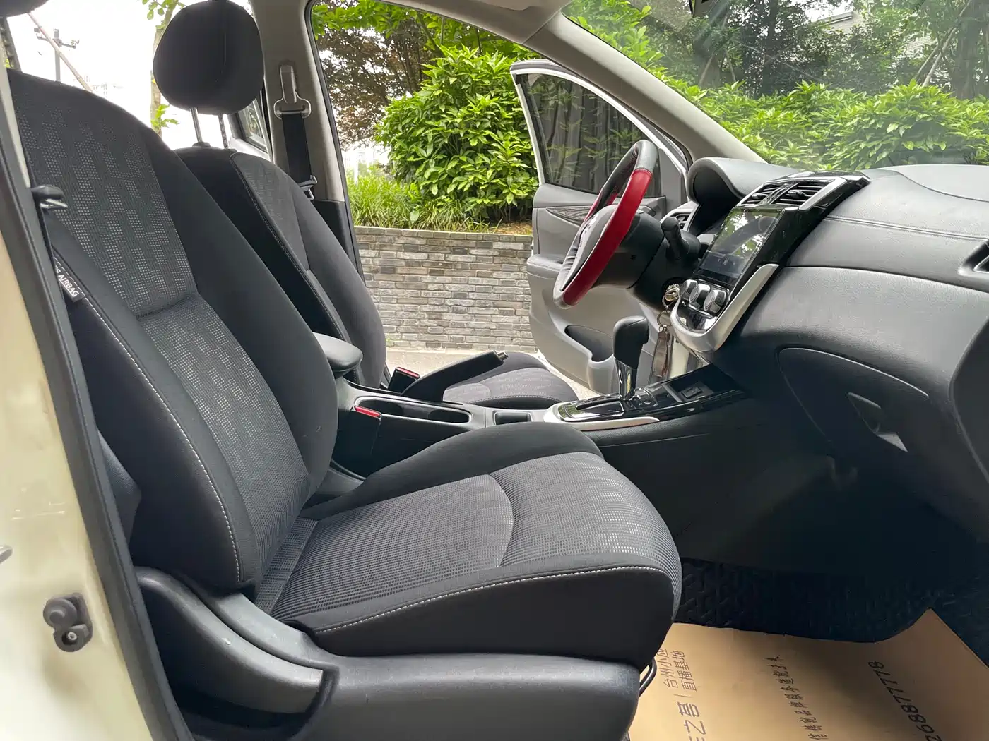 Photo 8 - Nissan Tiida