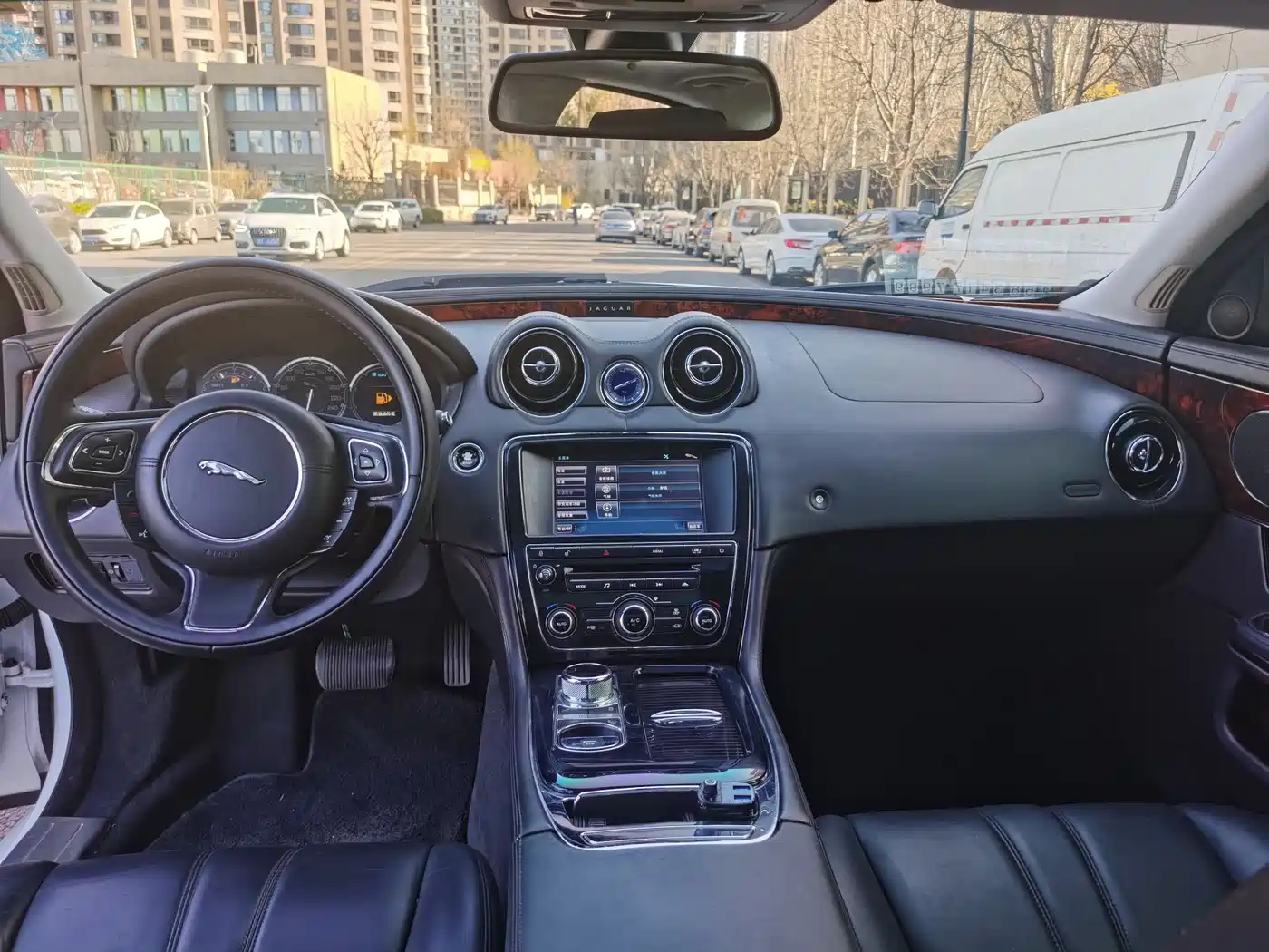 Photo 24 - Jaguar XJ