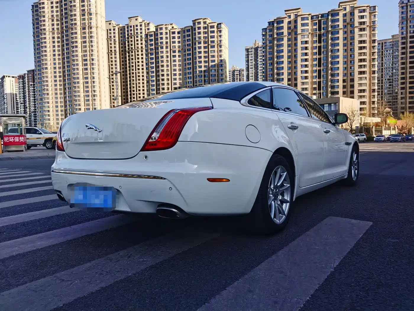Photo 7 - Jaguar XJ