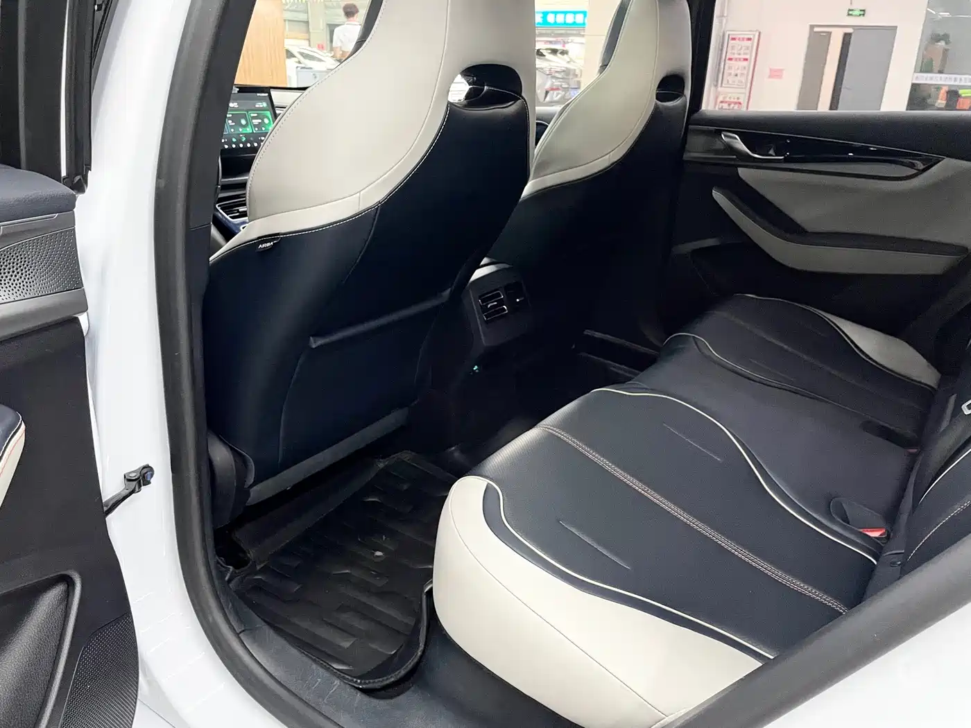 BYD Qin PLUS 2023 Champion Edition DM-i 120KM Leading Type фото 9