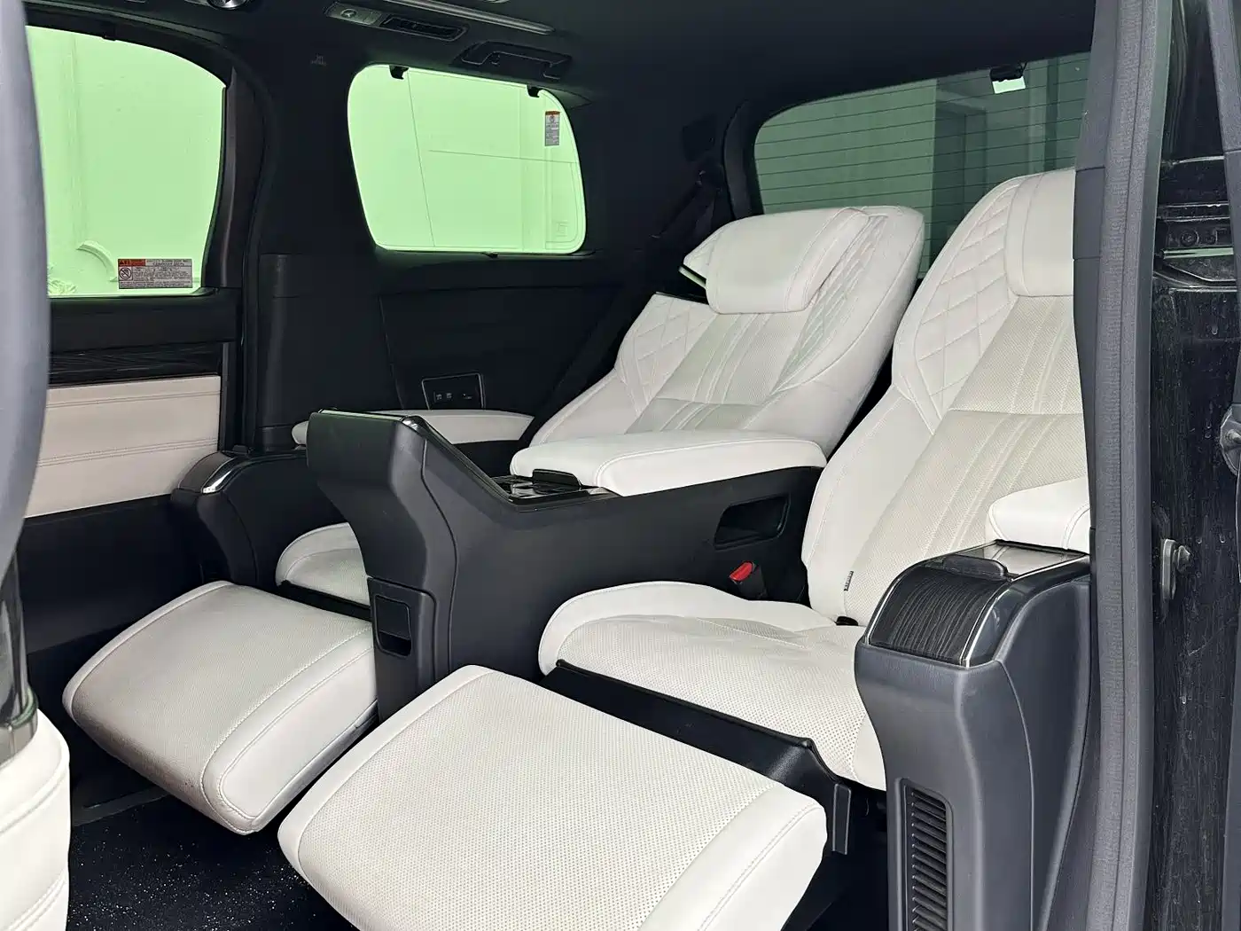 Lexus LM 2021 2020 300h 4-Seat Imperial Edition