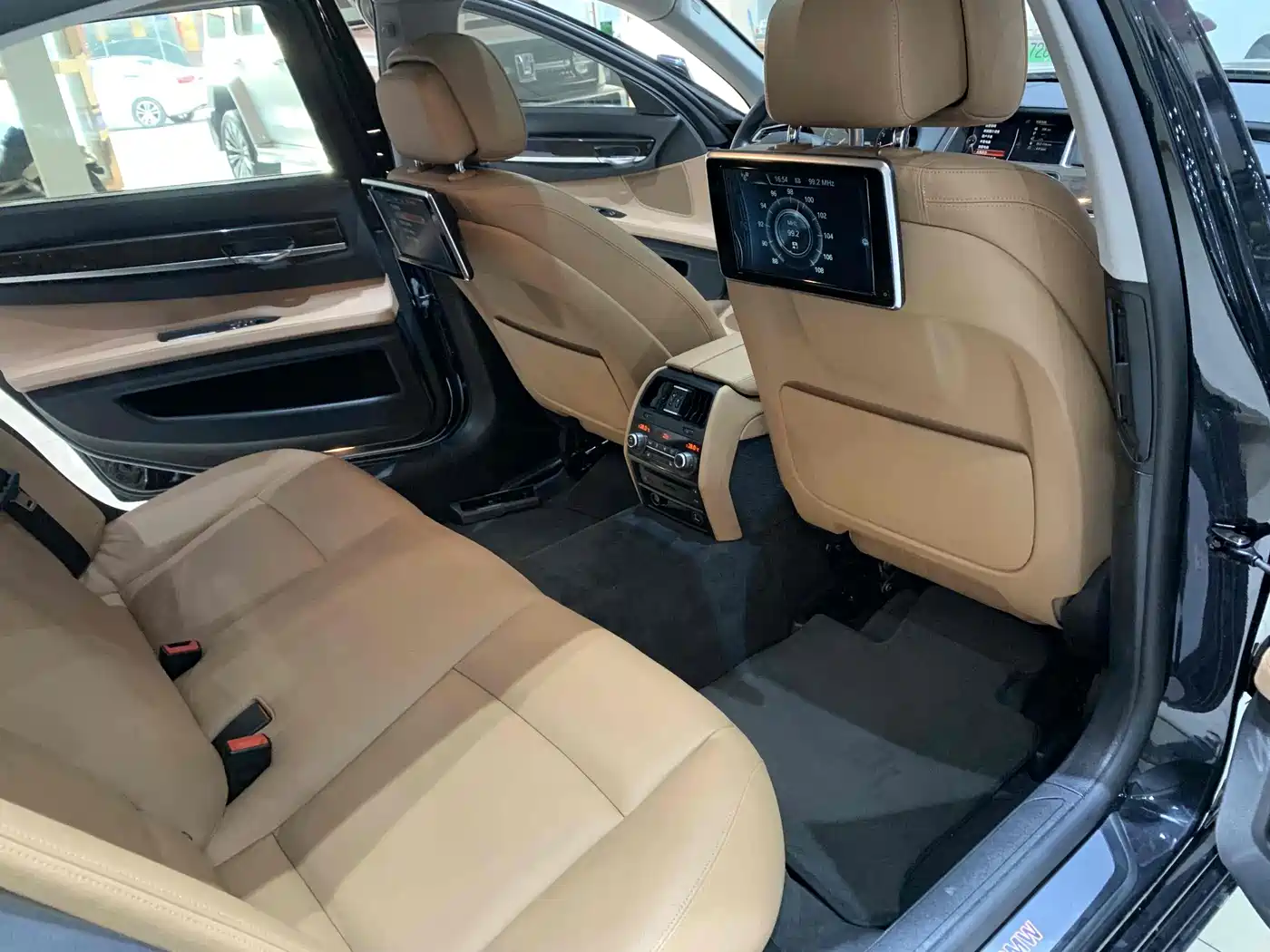 BMW 7 Series 2014 730Li Premium фото 14
