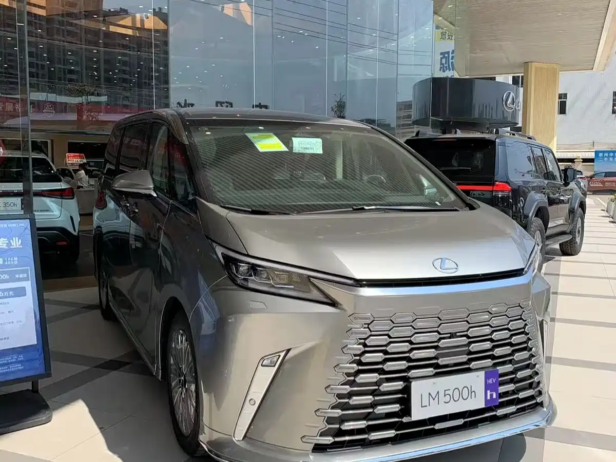 Lexus LM 2023 500h 6-Seater Prestige Edition фото 7