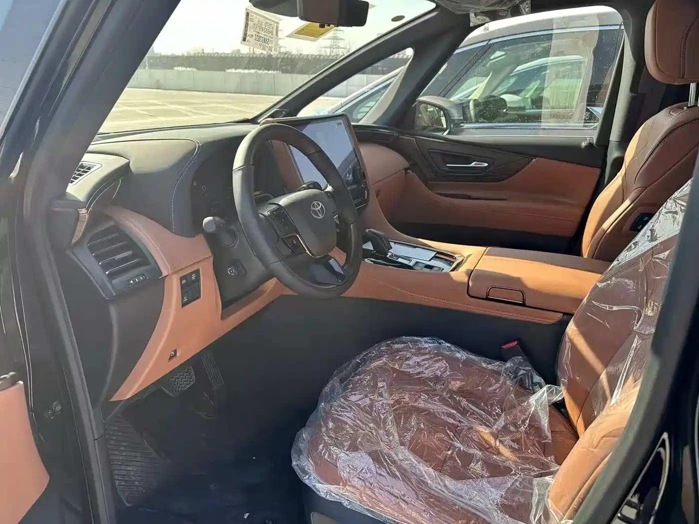 Toyota Alphard 2025 Hybrid 2.5L Ultimate Gold Edition фото 16