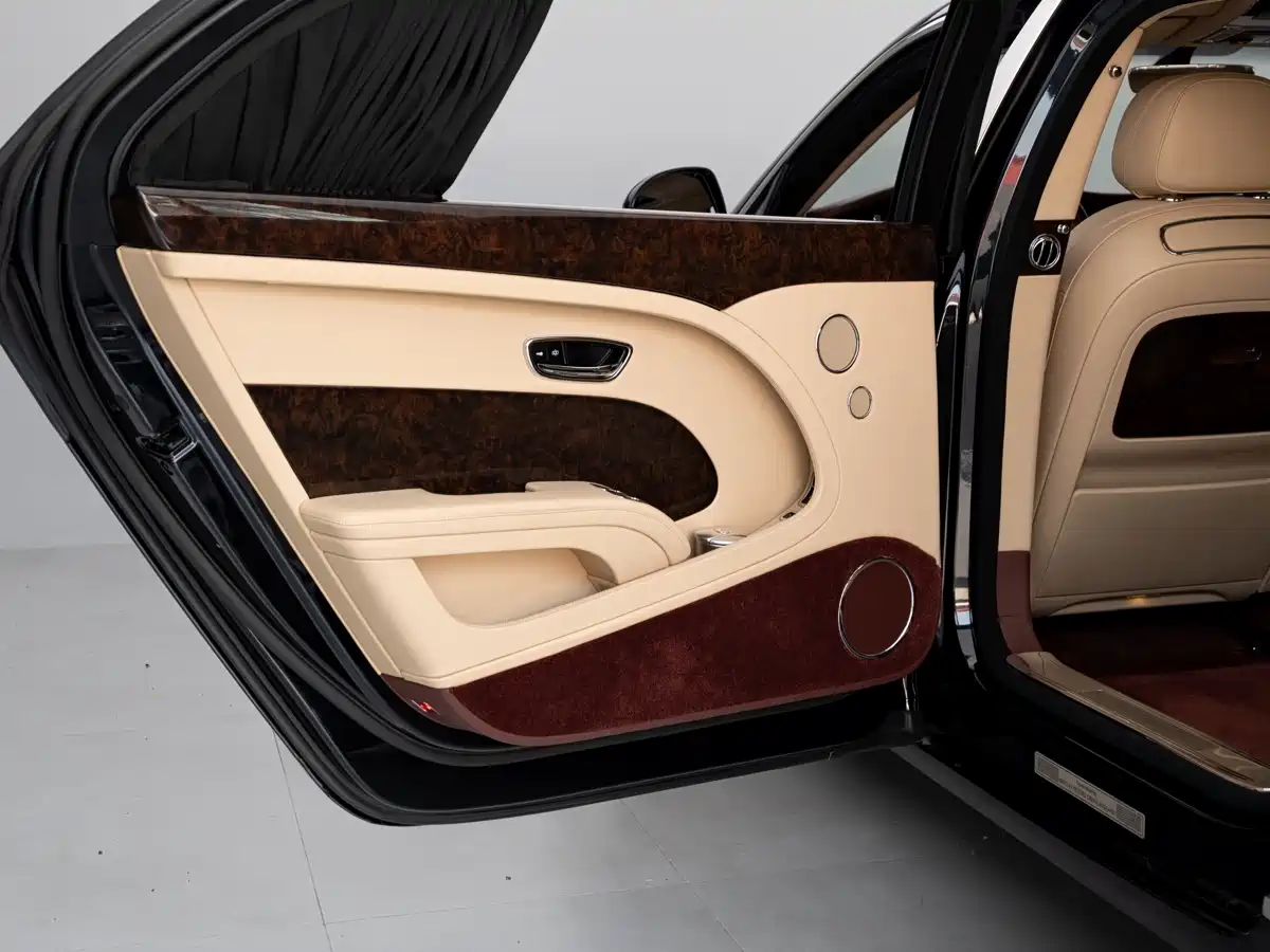 Bentley Mulsanne 2017 6.8T Long Wheelbase фото 15