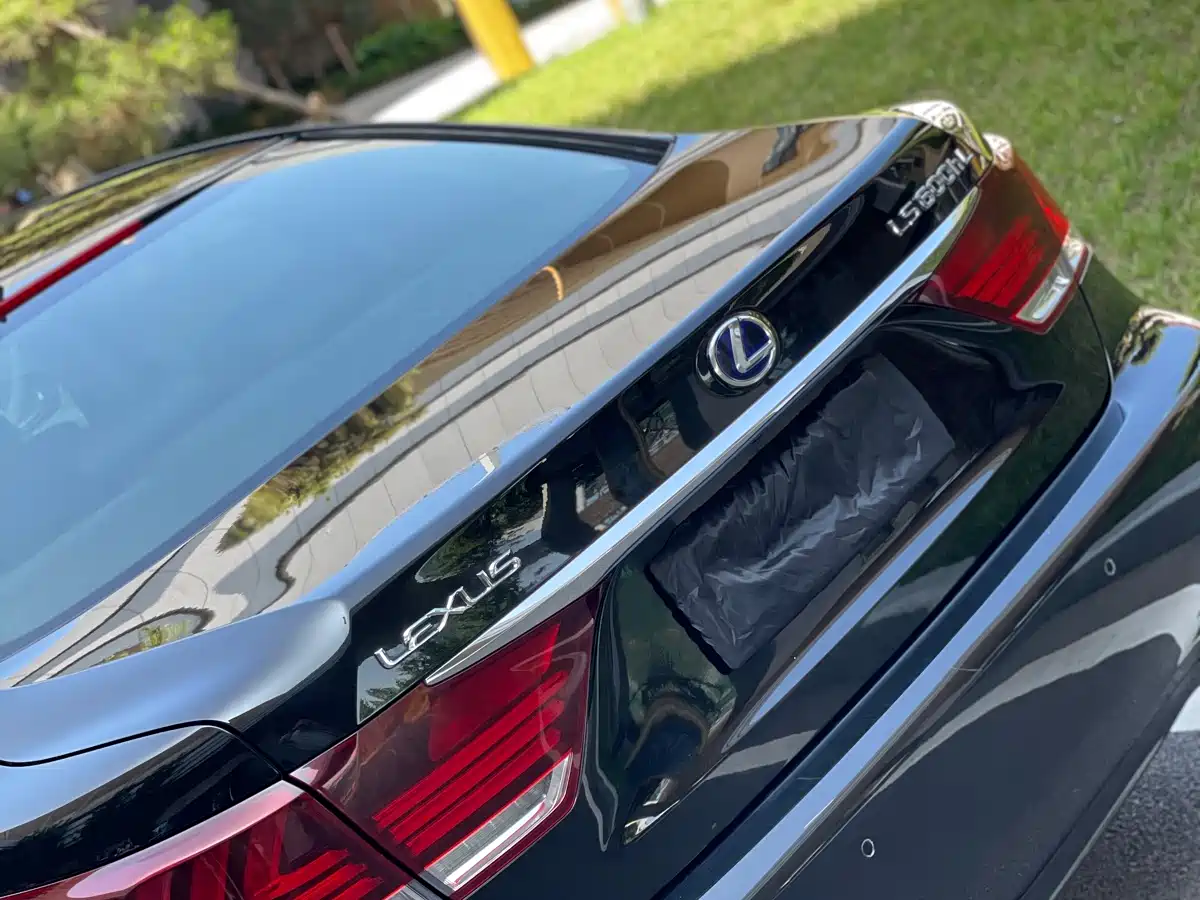 Lexus LS 2014 600hL фото 16