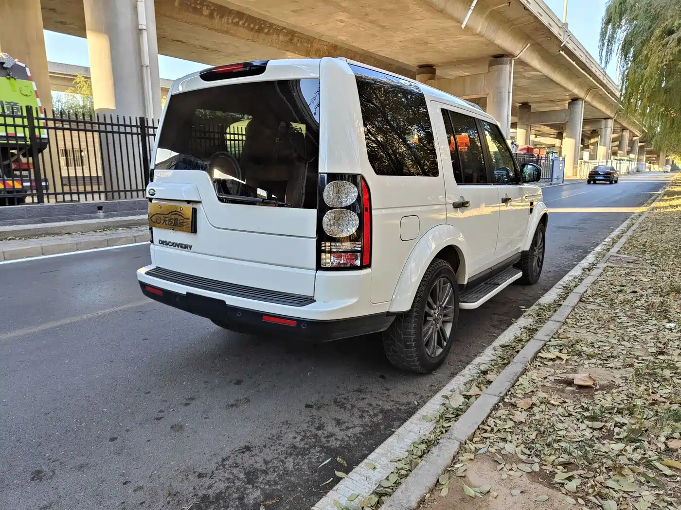 Land Rover Discovery 2016 3.0 SC Black Edition SE фото 7