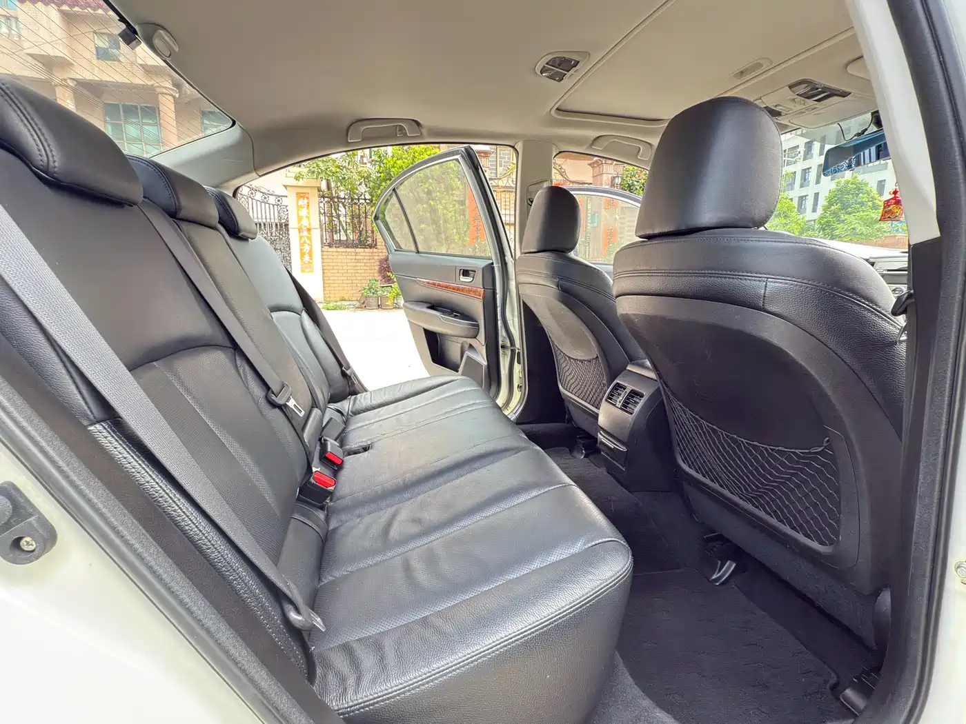 Subaru Legacy 2010 Model 2.5i Luxury Edition фото 8