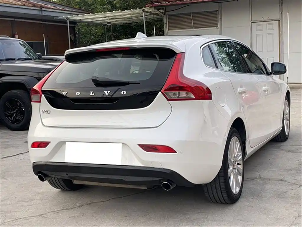 Volvo V40 2013 2014 2.0T Zhiya Edition