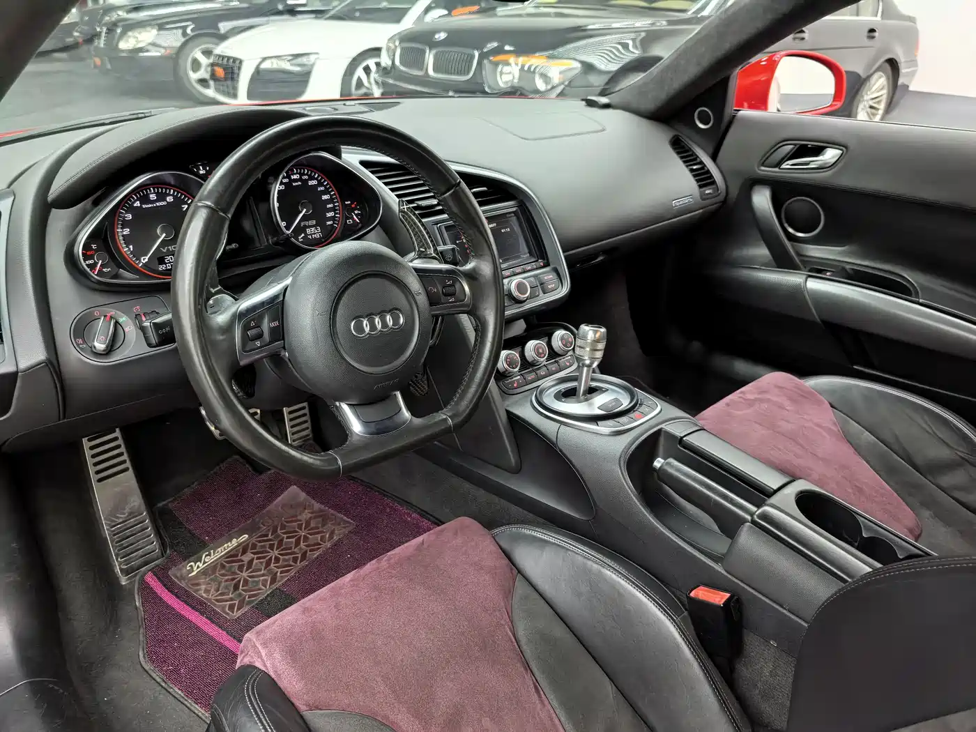Audi R8 2010 5.2 FSI quattro фото 21