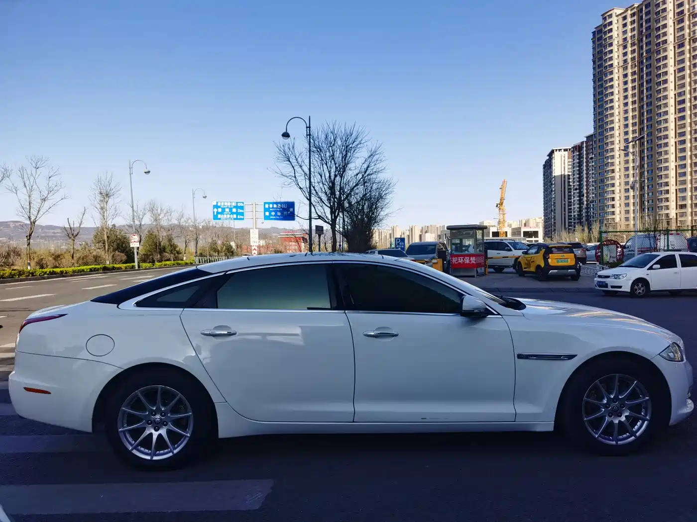 Photo 2 - Jaguar XJ