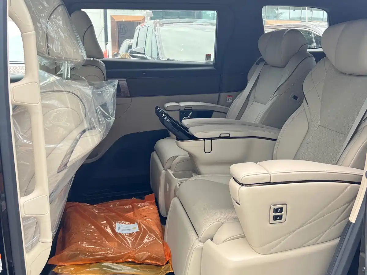Toyota Vellfire 2024 Crown Hybrid 2.5L Executive Premium Edition фото 4