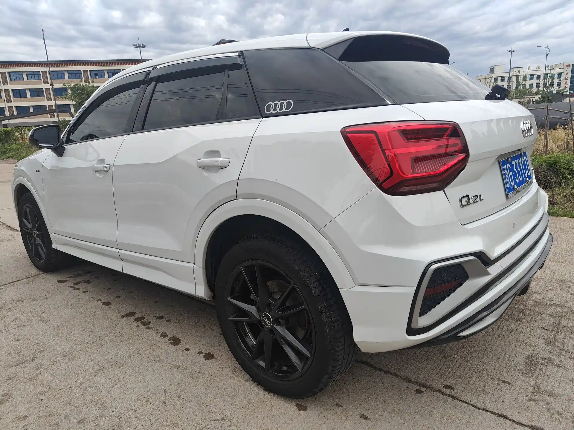Photo 4 - Audi Q2L