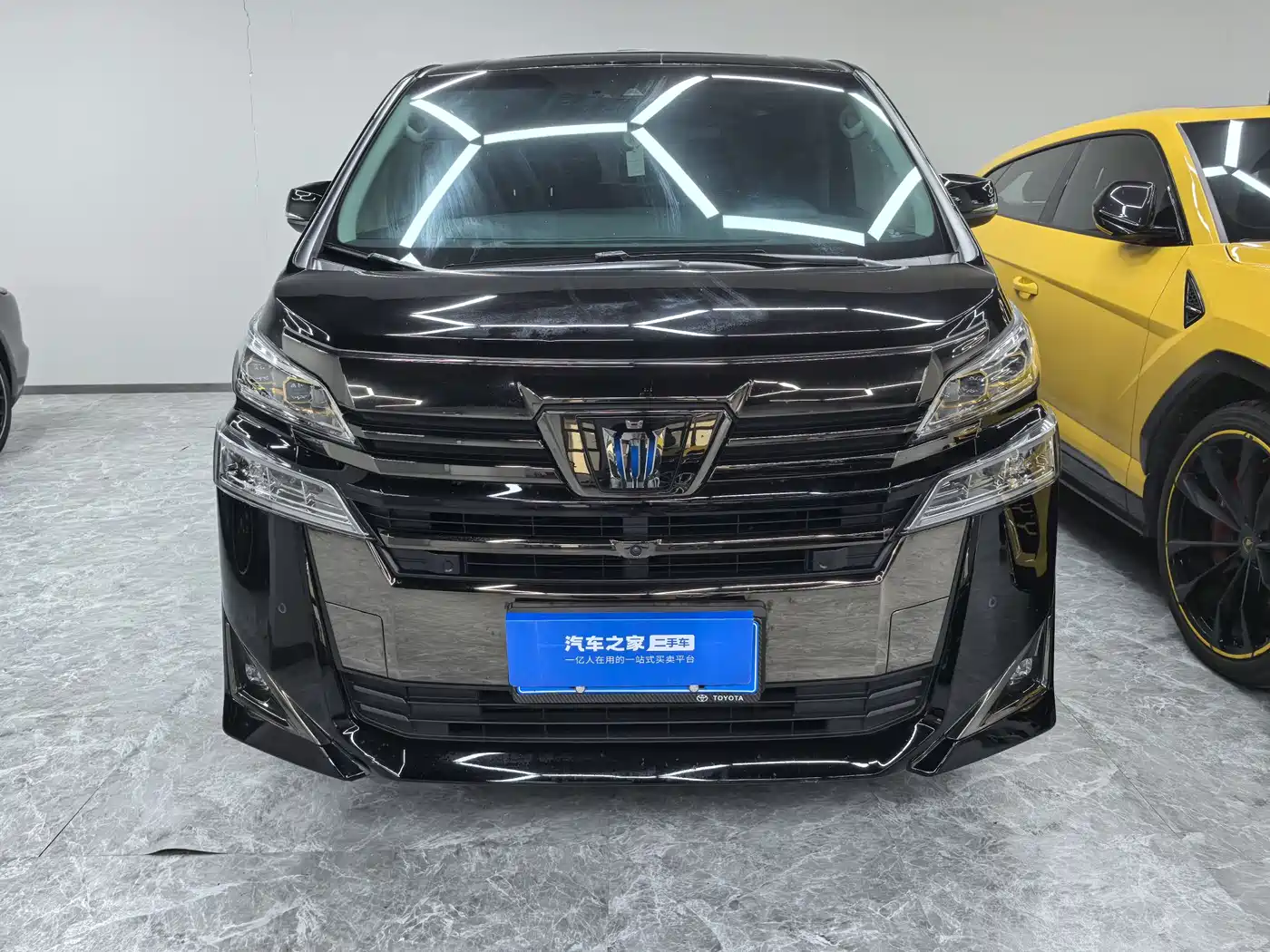 Toyota Vellfire 2023 Crown Hybrid 2.5L HV Luxury фото 3