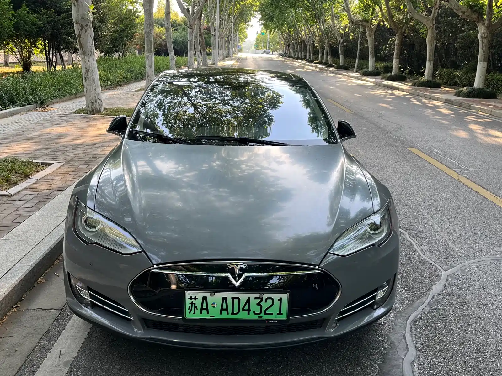 Фото 2 - Tesla Model S