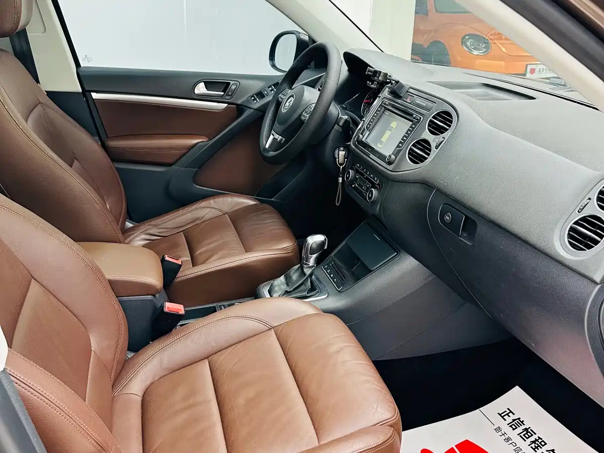 Volkswagen Tiguan 2012 2.0TSI Luxury Edition фото 17