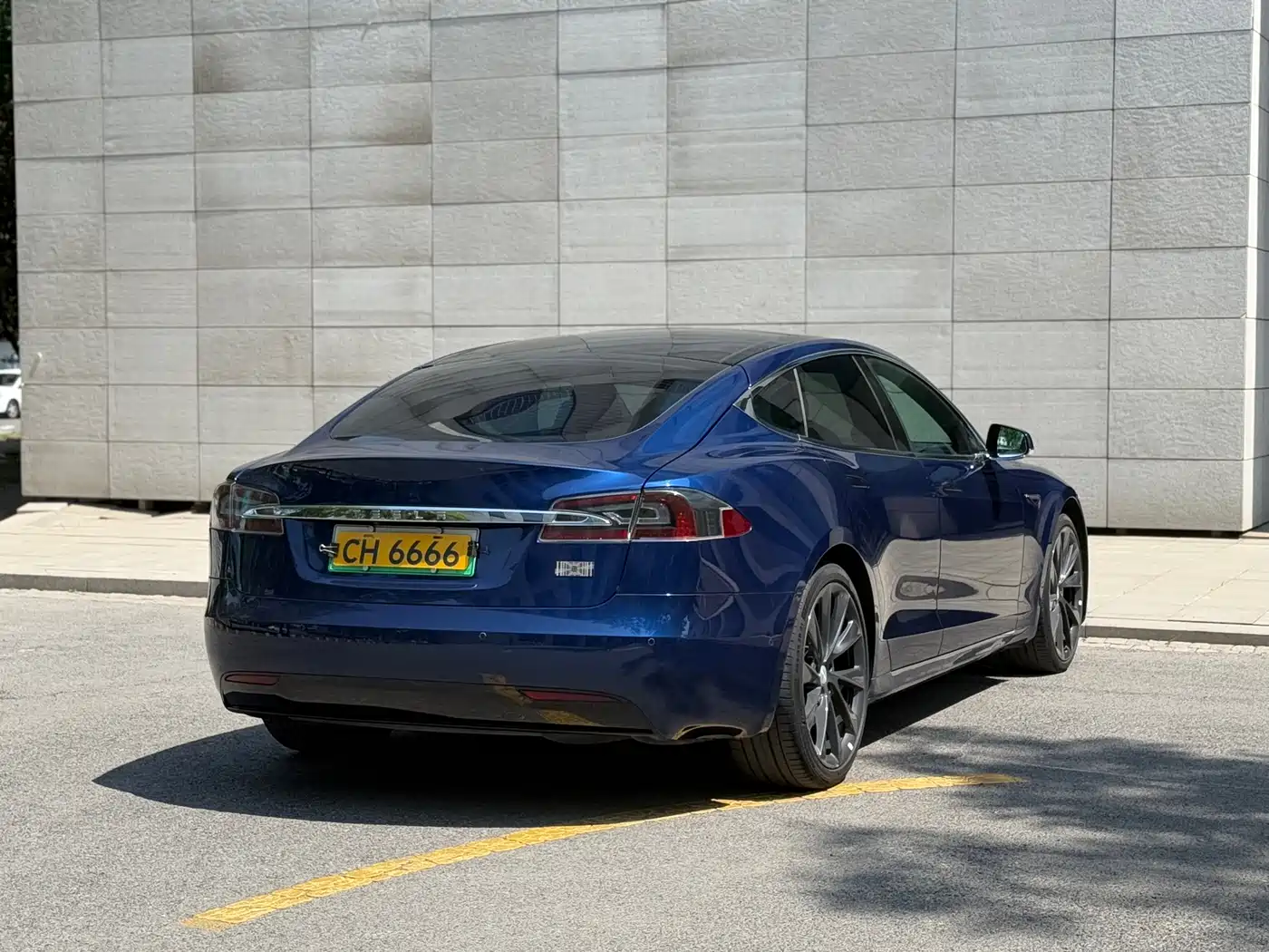 TESLA MODEL S