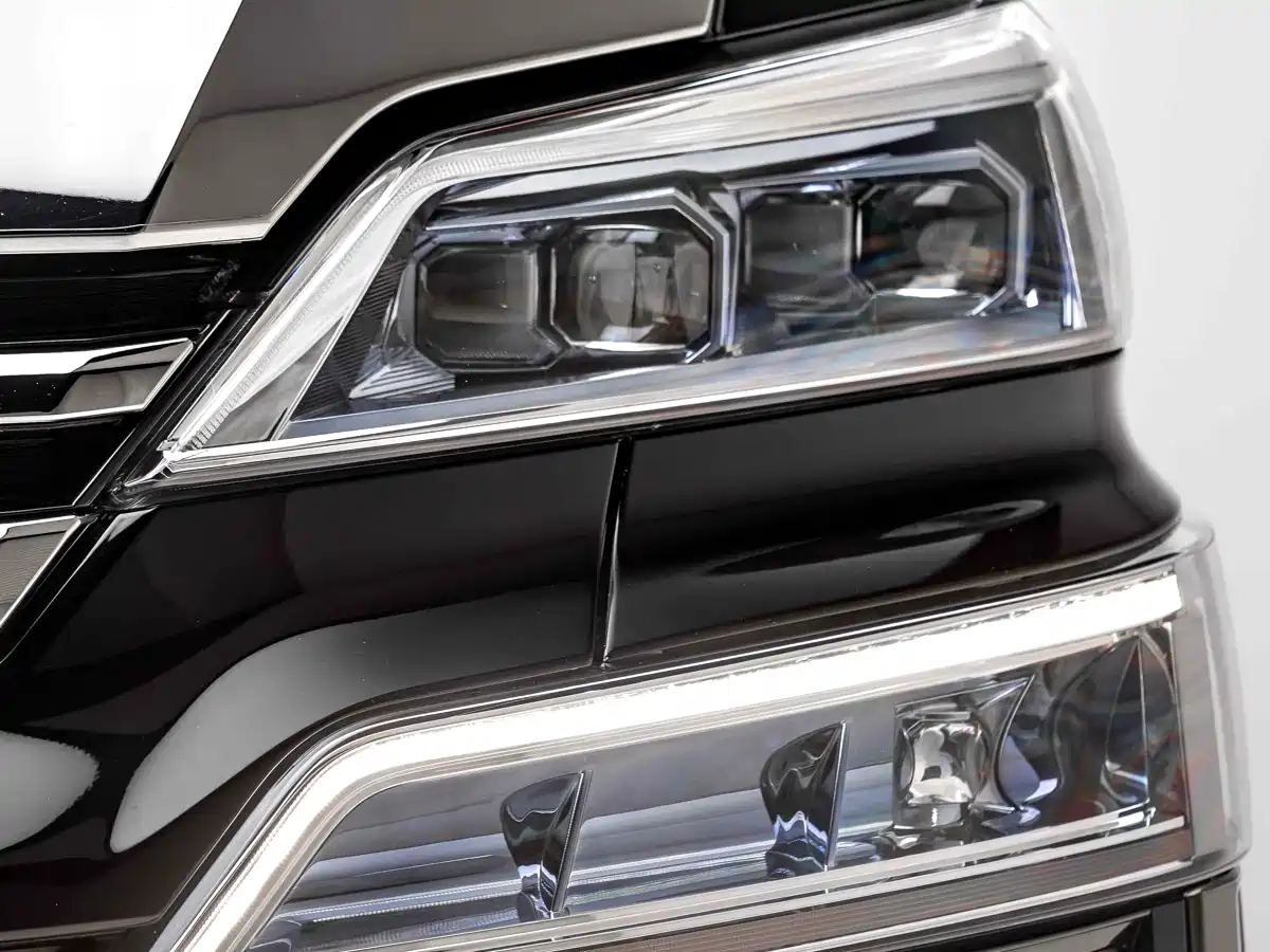 Toyota Vellfire 2021 Crown Hybrid 2.5L HV Premium Edition фото 4