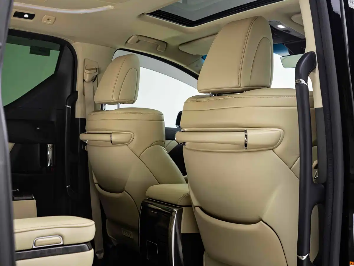 Toyota Vellfire 2021 Crown Hybrid 2.5L HV Premium Edition фото 17