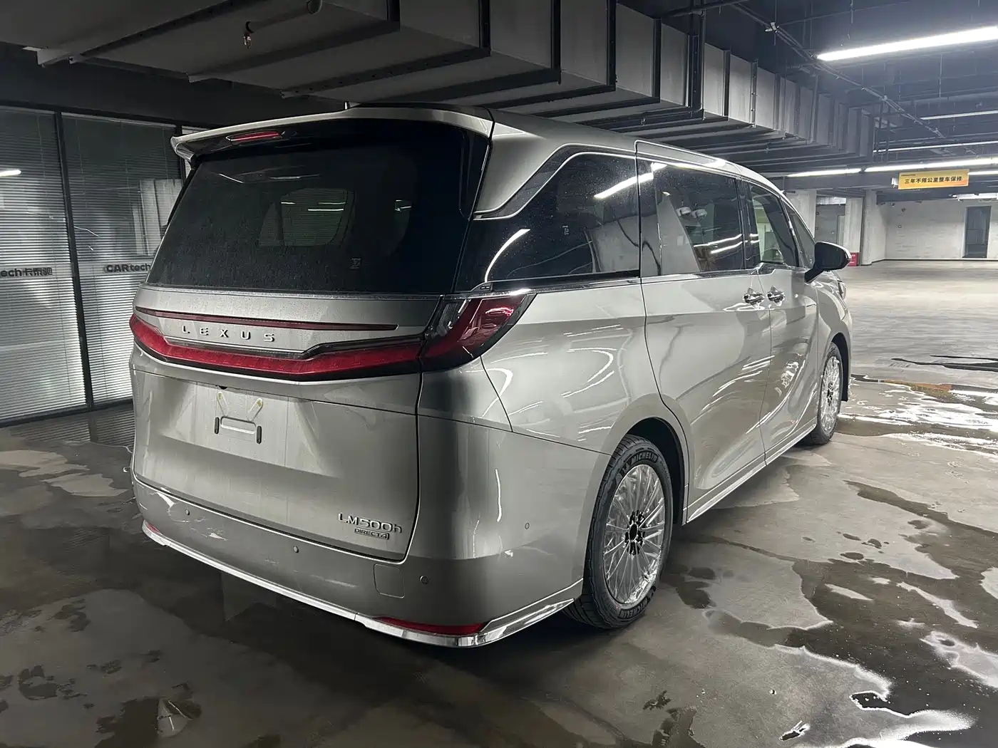 Lexus LM 2023 500h 6-Seater Prestige Edition фото 25