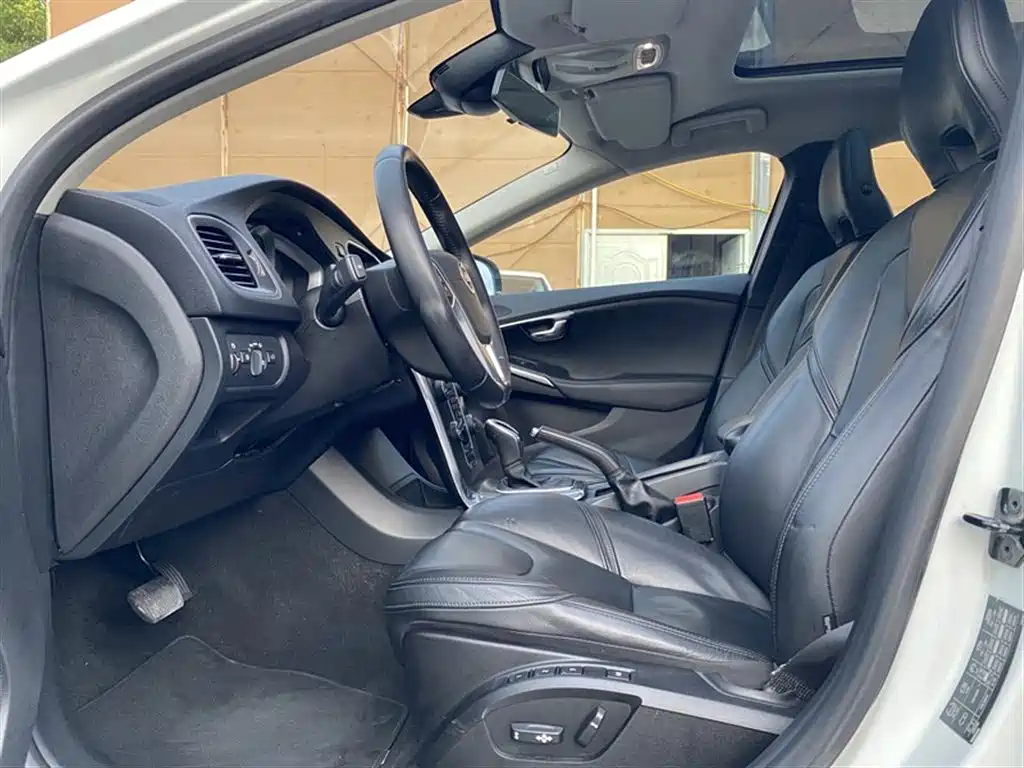 Volvo V40 2013 2014 2.0T Zhiya Edition