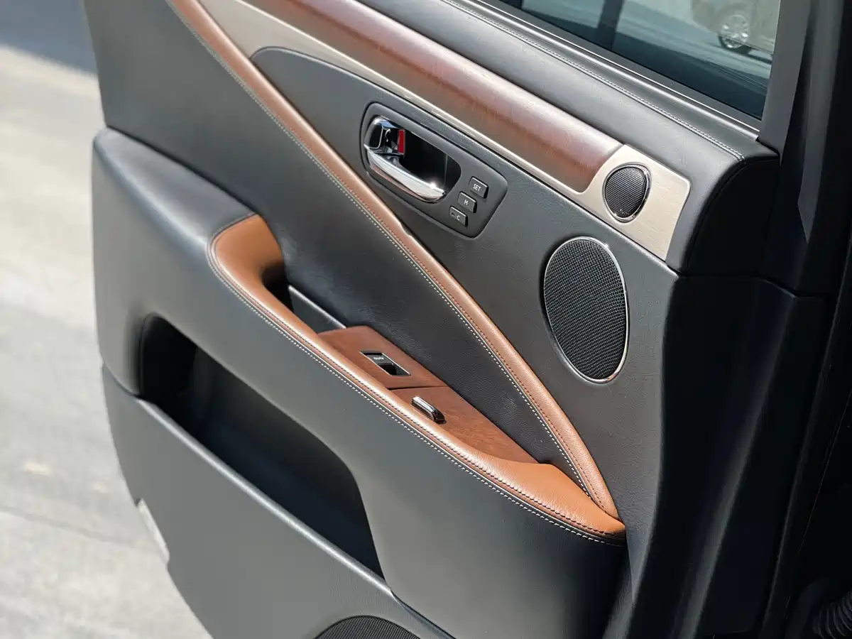 Lexus LS 2014 600hL фото 35