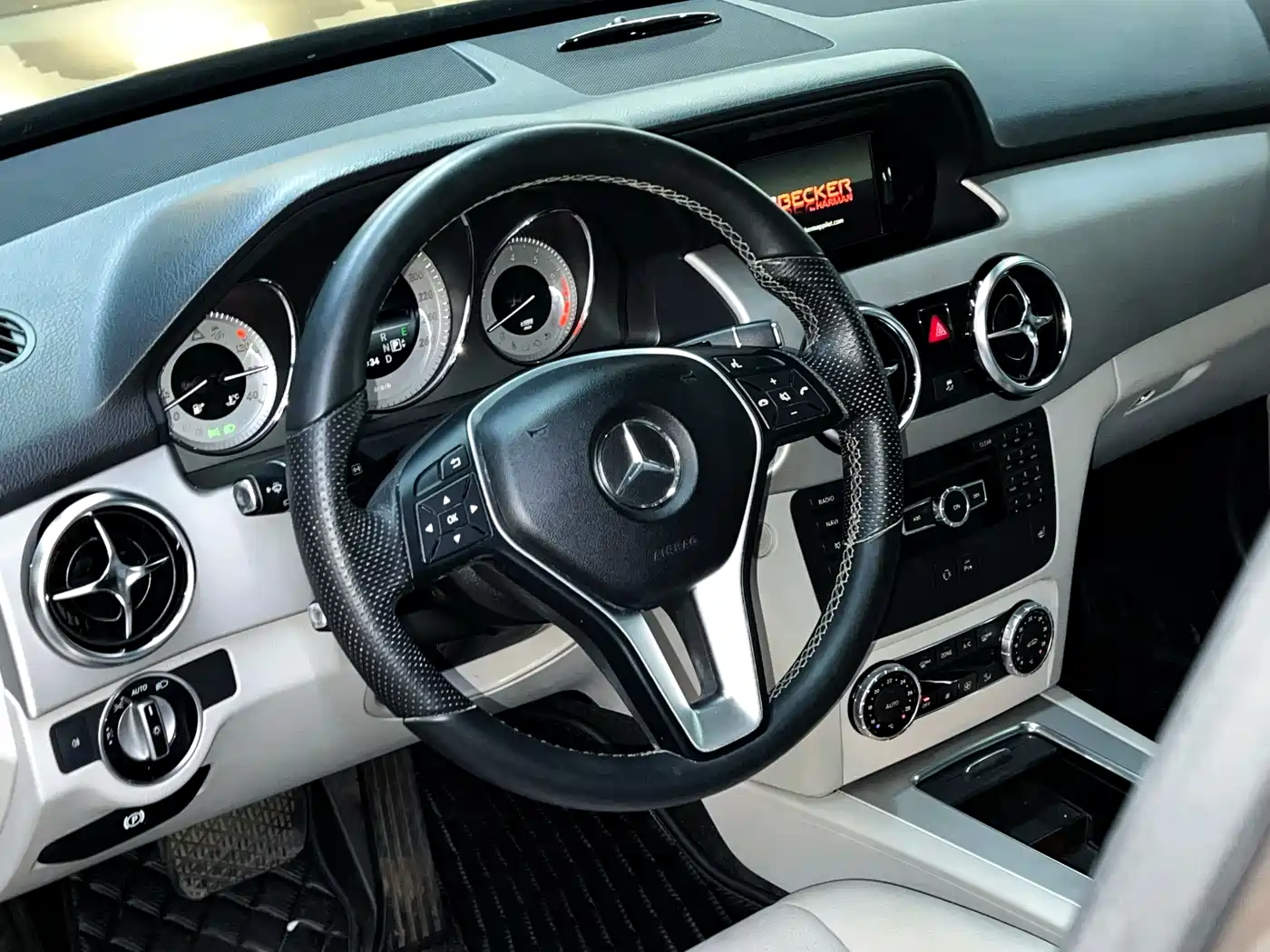 Mercedes-Benz GLK-Class 2013 Facelift GLK 300 4MATIC Fashion фото 10