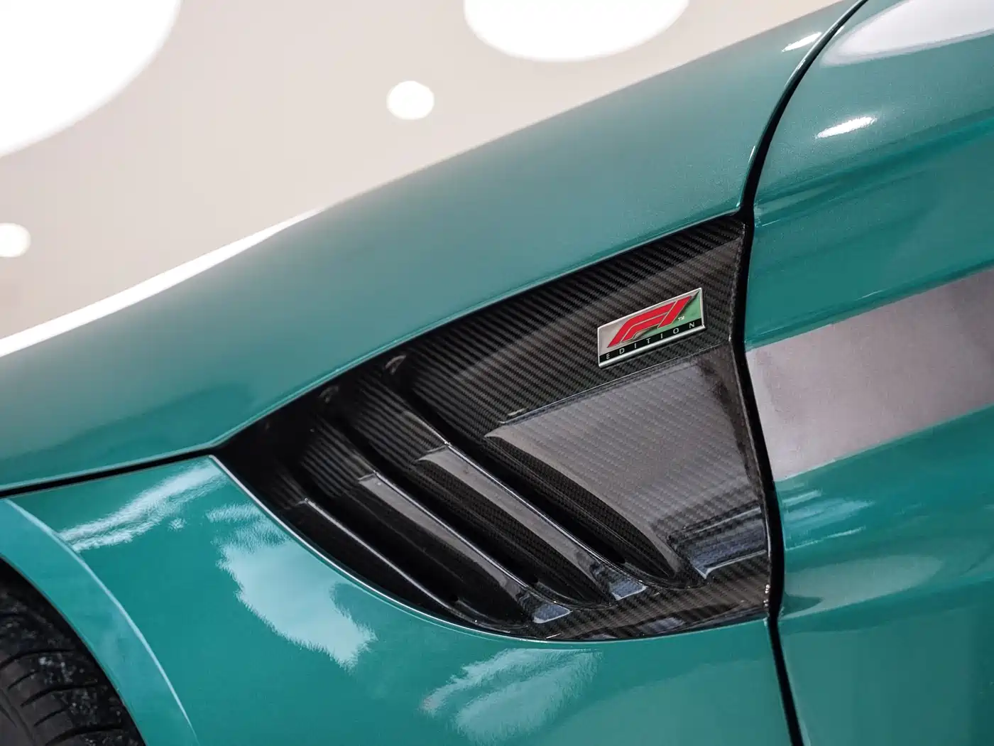 Aston Martin V8 Vantage 2022 4.0T V8 F1 Edition Coupe фото 7