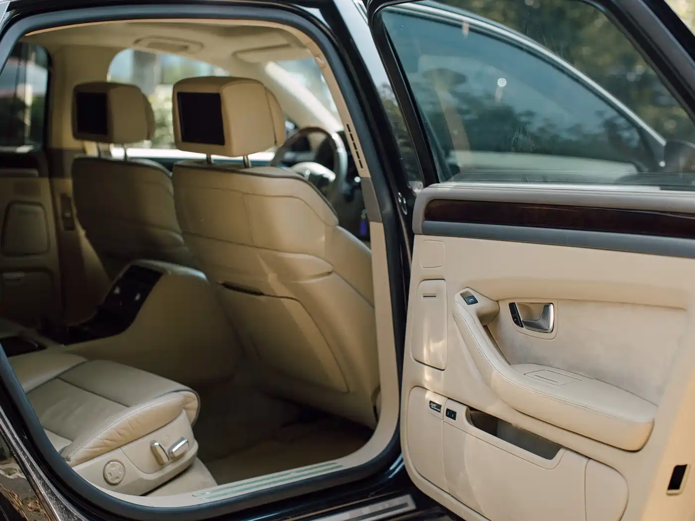 Audi A8 2006 A8L 6.0 W12 quattro Flagship фото 14