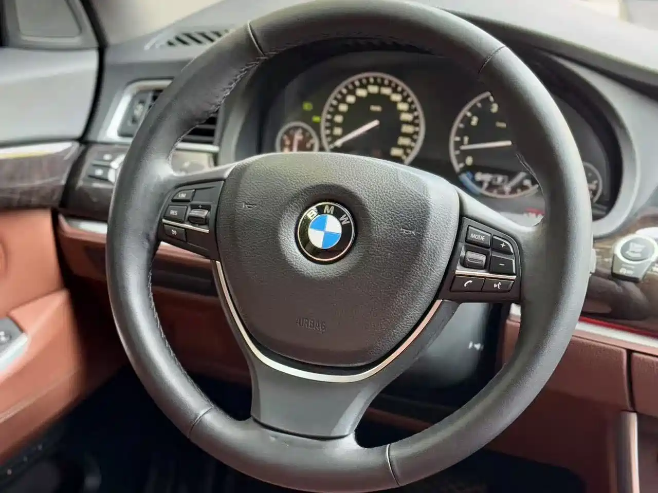 BMW 5 Series GT 2013 535i xDrive Luxury фото 13