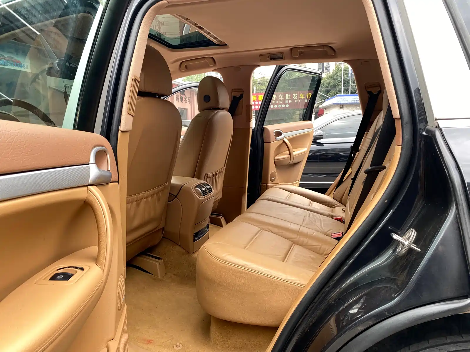 Photo 10 - Porsche Cayenne