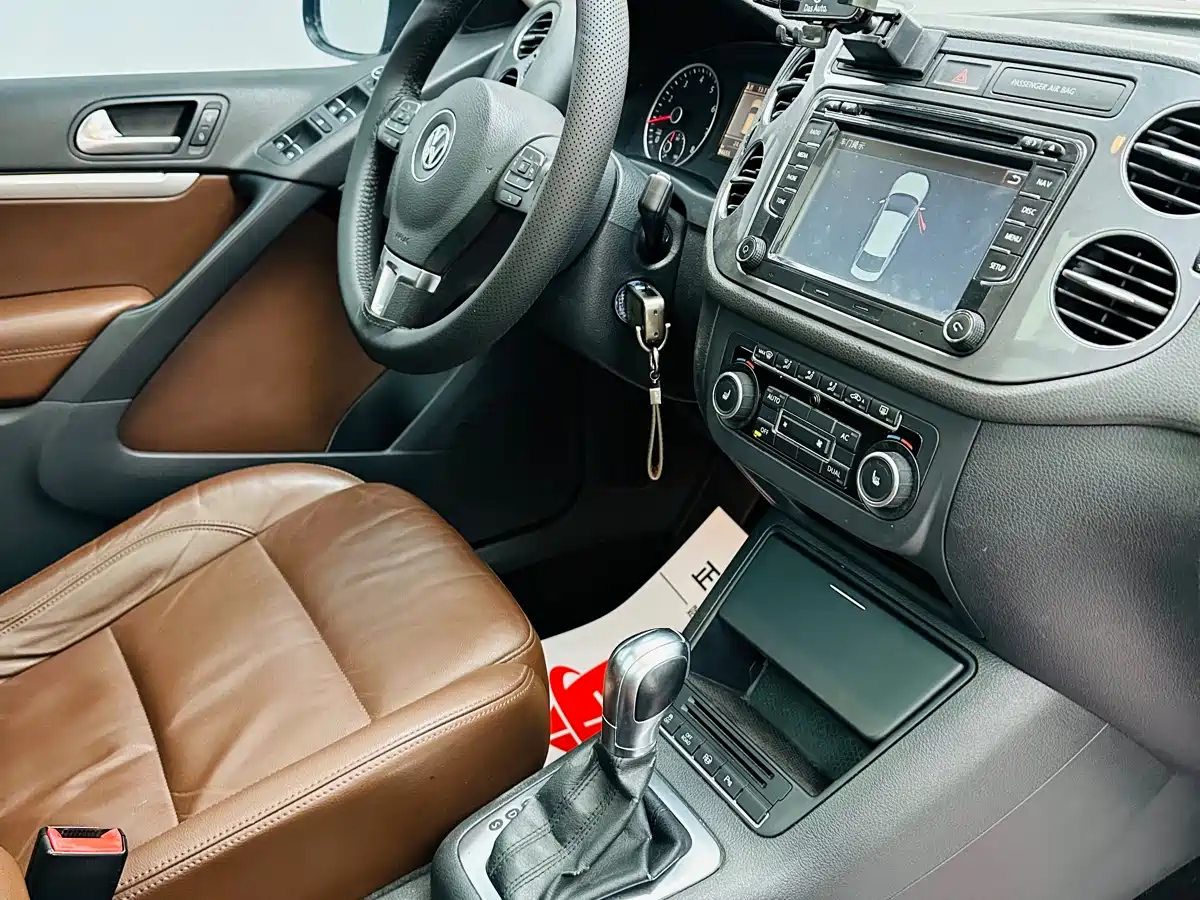 Volkswagen Tiguan 2012 2.0TSI Luxury Edition фото 19